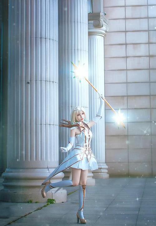 cosplay:英雄联盟大元素使拉克丝,喜欢吗?