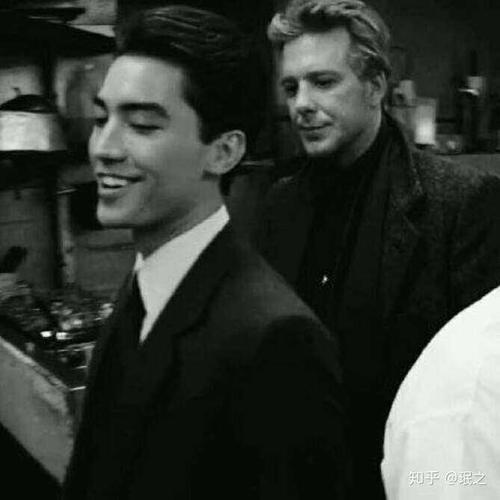 如何分析尊龙的长相?