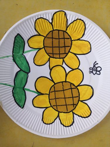 闫庄小学快乐周四纸盘画之向日葵
