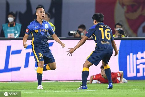 广州队,广州城 广州队首发阵容:前锋阿兰,埃克