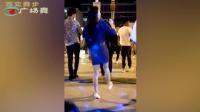 郑燕美女穿着吊带紫裙高跟鞋跳广场舞, 那舞姿动作真美!
