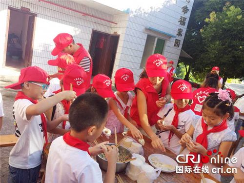 万盛丛林镇关工委开展亲子志愿服务活动