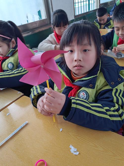 三里桥1801班手工课《风车》