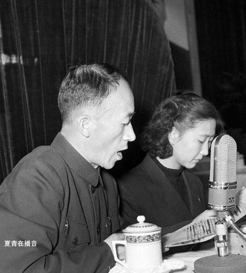 播音伉俪夏青与葛兰,互相称"老师",恩爱一辈子,儿子很帅气,如今她86岁