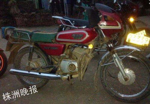 曾经风靡一时的南方125摩托车(朱朝阳 供图)