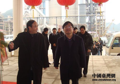 安顺市委副书记,市长周建琨到台泥安顺公司慰问.
