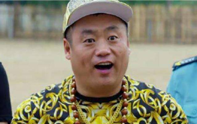 而《乡村爱情》则是从再琐碎不过的家长里短中,各种爱情与亲情的纠葛