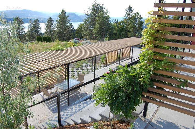 现代别墅室外透亮休息走廊装修效果图