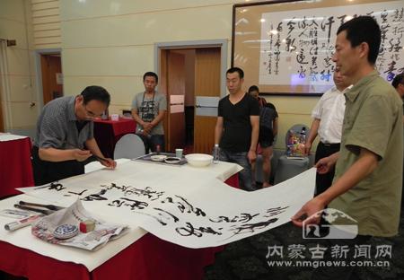 "感受文化魅力弘扬昭君精神"湖北内蒙古书画家联谊笔会举行