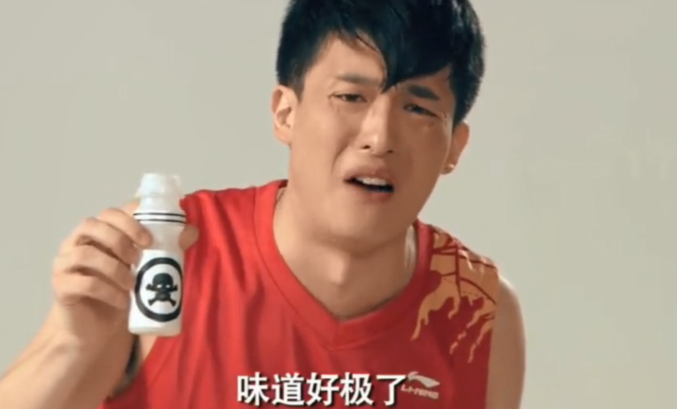 《爱情公寓》吕子乔拍摄神奇药水广告,直呼味道好极了!