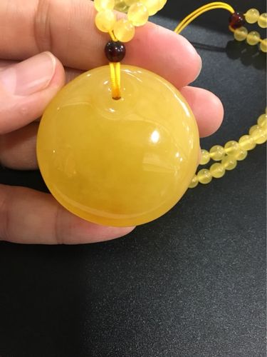 天然无优化蜜蜡 满蜜鸡油黄公主扣 颜色暴