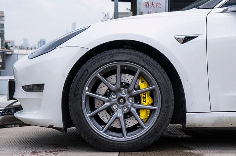 特斯拉model3升级改装teiracing刹车卡钳案例