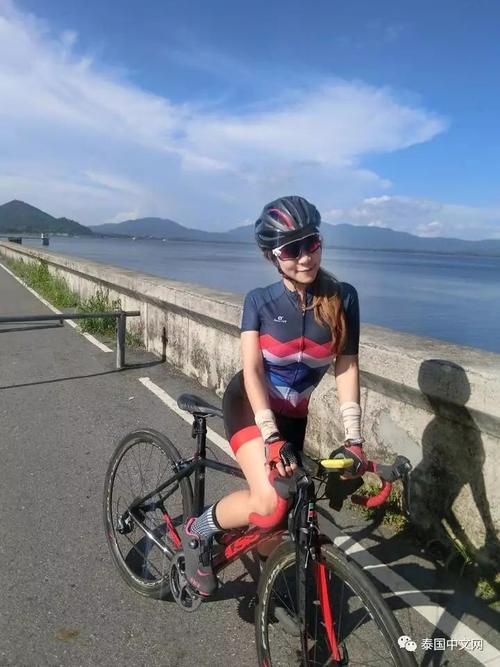 在泰国的自行车骑行界里,有5名"自行车天使"人气极高,并且共同组成了