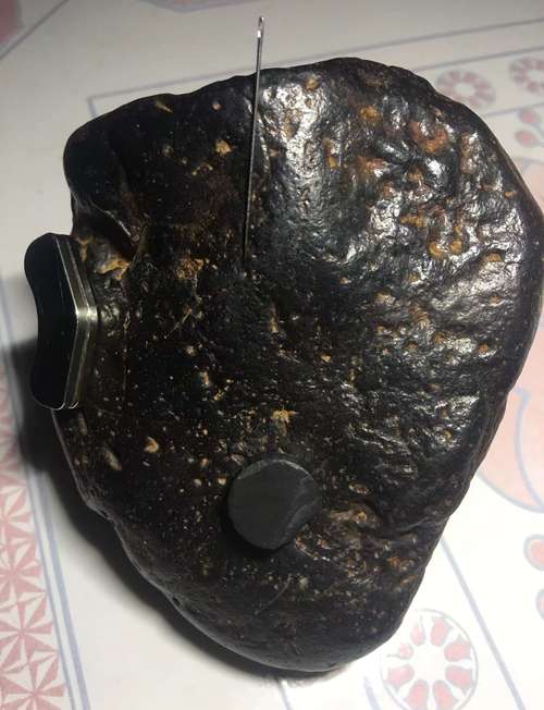 金沙江周边的铁矿石很多,别把"铁矿石"当陨石了!