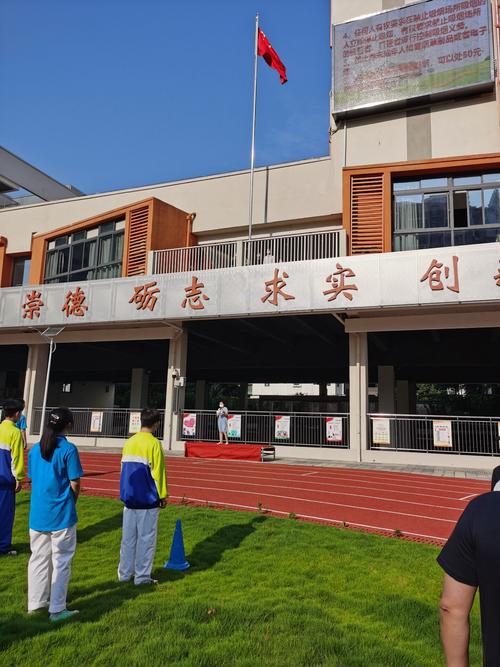 武汉市第三初级中学九年级复学不"疫"样的升旗仪式