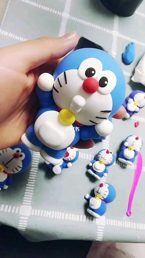 太空泥作品#分享今晚捏的超大蓝胖子,感觉是最丑的一个,小红书视频还