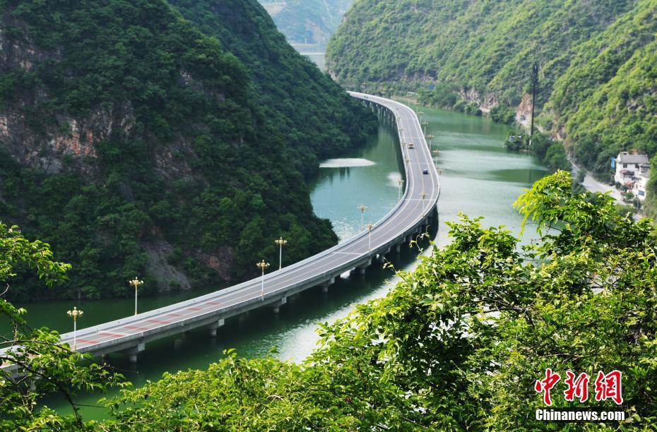 湖北三峡水上公路夜色迷人