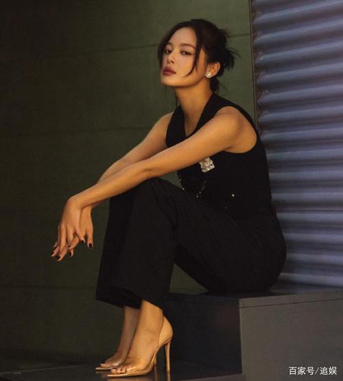 辛芷蕾晒素颜视频回应长胖一事,镜头怼脸拍下的皮肤