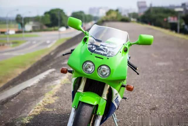 你选kawasaki ninja 400还是经典 zxr400?永不消逝的忍者魂