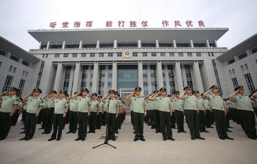 武警山东总队机关举行庆"八一"升旗仪式
