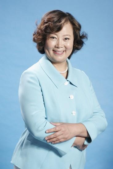 资深名演员–方青卓