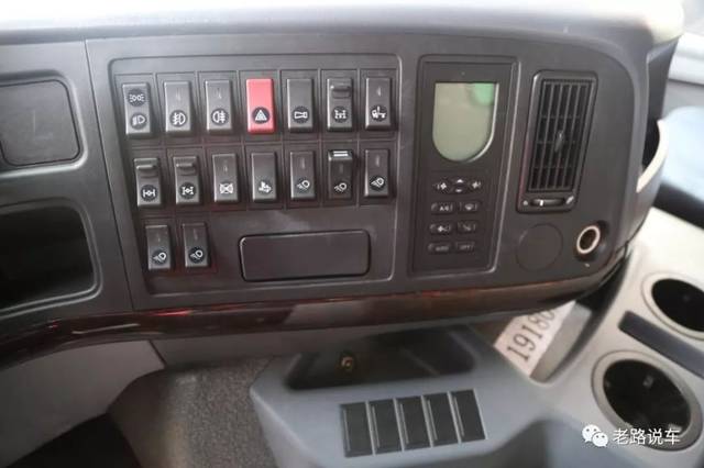 经典豪沃装配混合动力 渣土车迈入国六时代