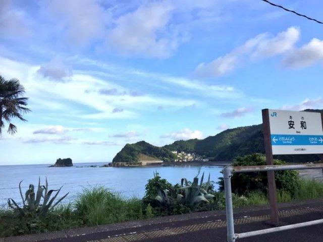边等车边看海 在日本坐车竟能这般浪漫?
