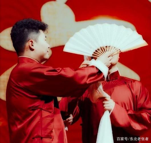 孟鹤堂周九良红色外套