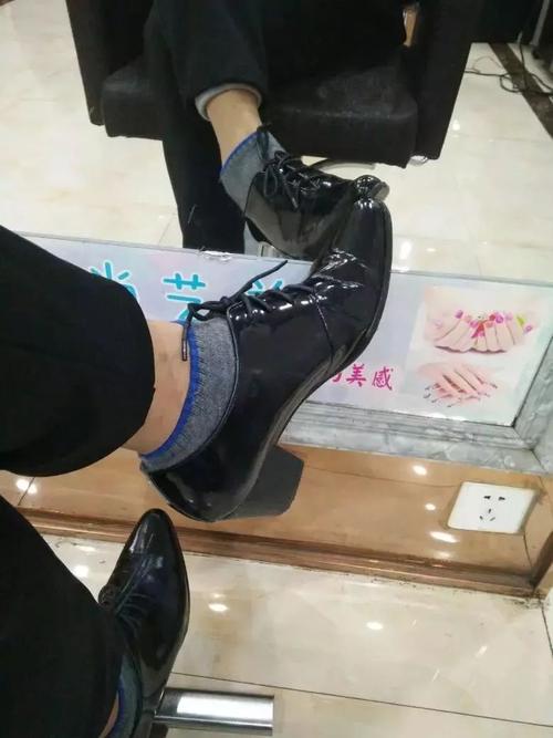 消费丨内增高到外增高,"男士高跟鞋"你敢不敢穿