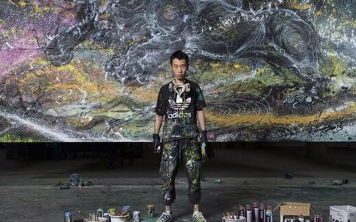 他叫陈英杰,人称画图男,来自广东顺德.