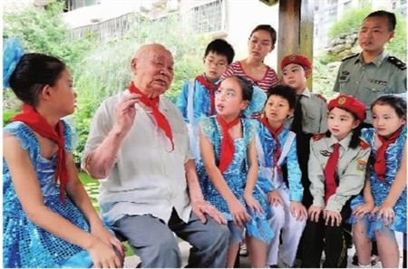 听老红军讲故事