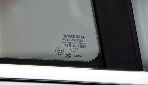 一些细节:s60两个后角窗玻璃来自中国福耀