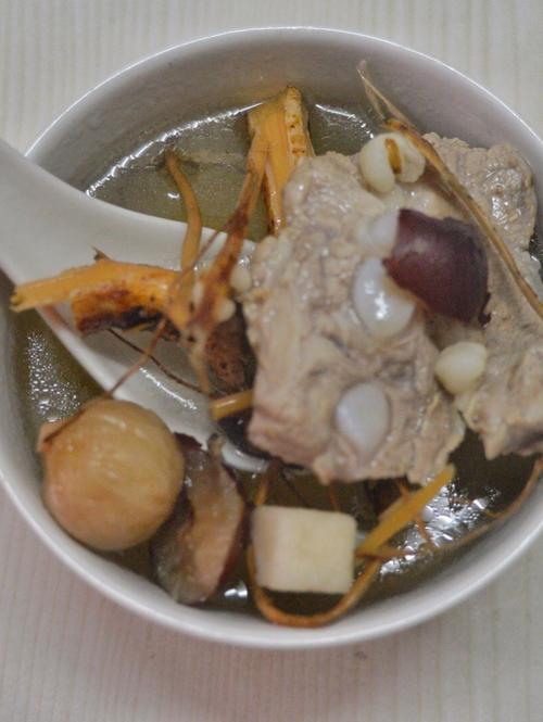 五指毛桃排骨汤|健脾祛湿