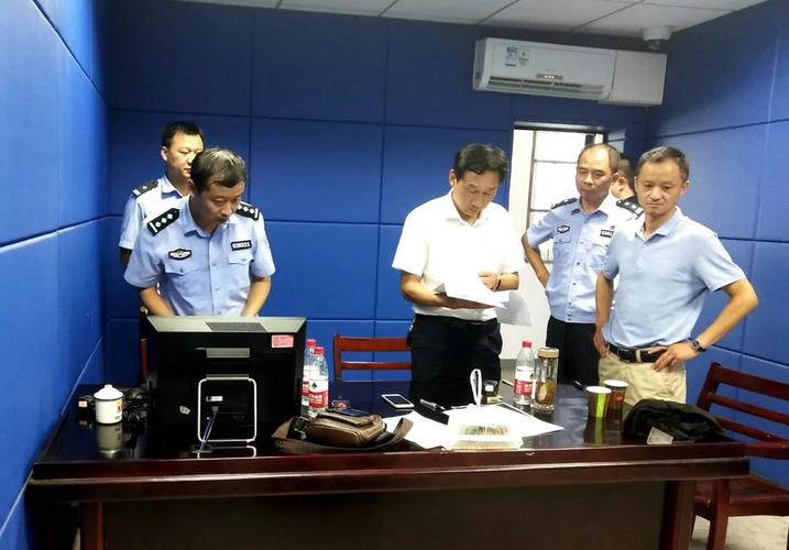 8月8日凌晨2时,祁门县公安局刑侦大队接群众报警称,在祁门县文峰南路