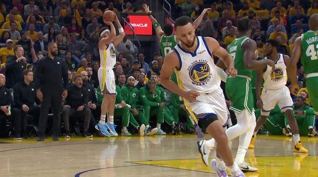 爆炸库里单节6记3分猛轰2132望月助攻克莱记录