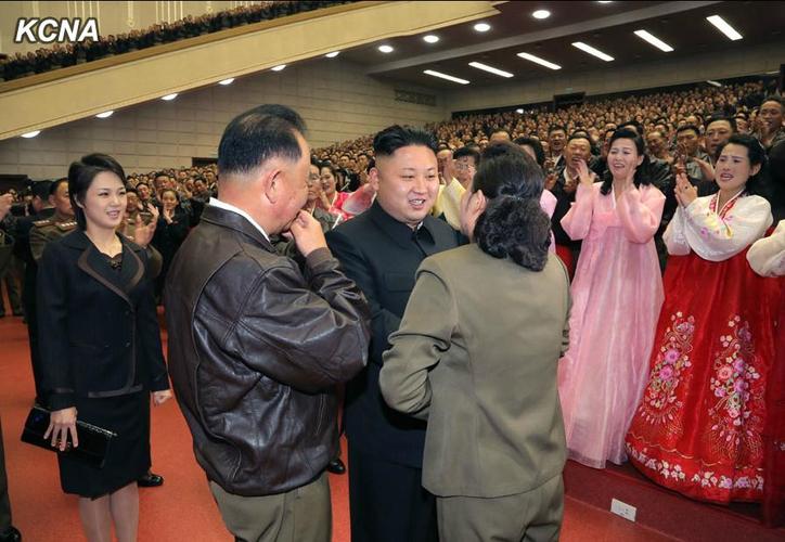 金正恩携夫人李雪主观看牡丹峰乐团演出