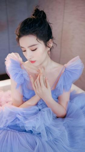 刘亦菲活动两套礼服:超季成衣2021当季高定且备.