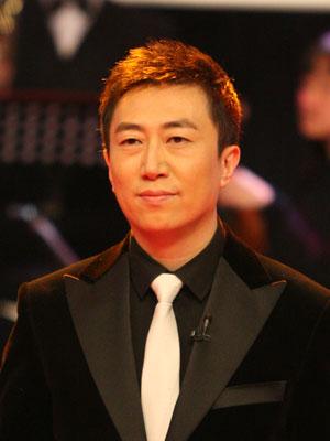 图文:中国经济年度人物颁奖盛典主持人陈伟鸿