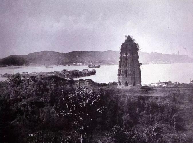 历史重现杭州西湖边最早的雷峰塔影像