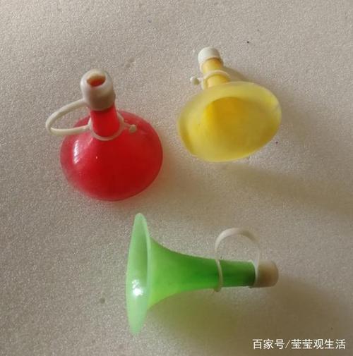 塑料小喇叭,对于八零后来说一定不会陌生.是小时候经典玩具之一.