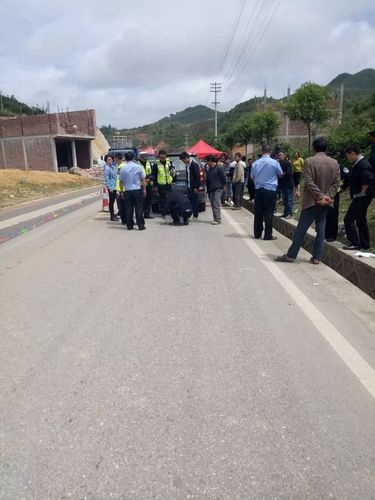 网友爆料:文山州一路段发生一起车祸,1人死亡