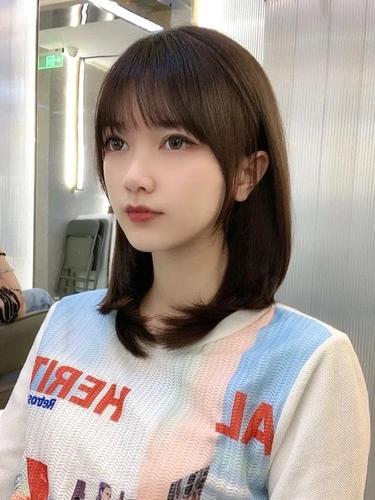 甜过初恋的齐肩发型