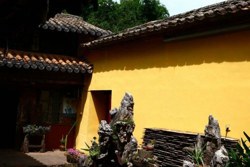 进入禅院,处处都是古色古香的味道,一瞬间让人忘了自己还在城市之中.