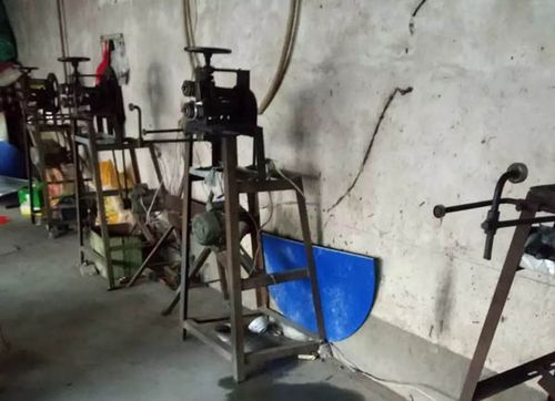 简单的设备成就质量过硬的彩钢粮仓