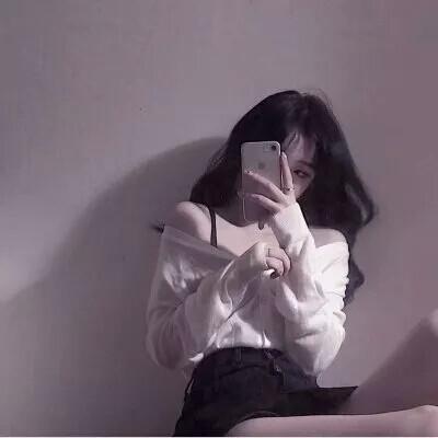手挡脸的图片女生头像