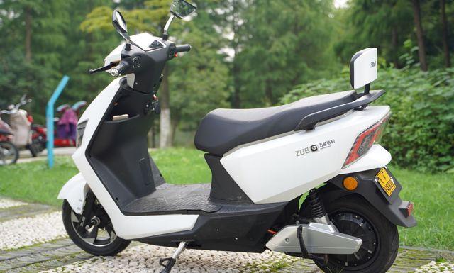 售价3400元起五星钻豹星空测评配备72v20ah电池续航130公里