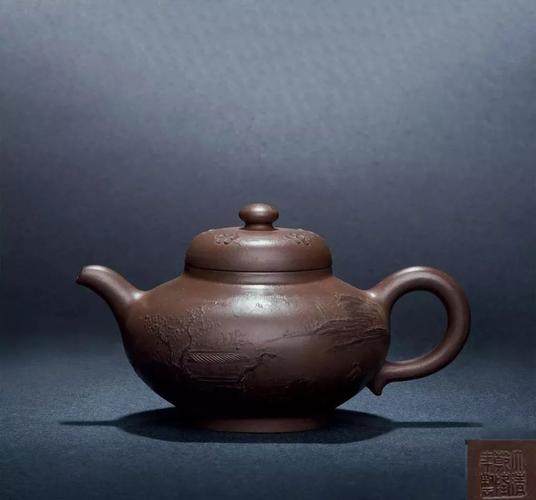 清乾隆 御制泥绘山水乳鼎壶