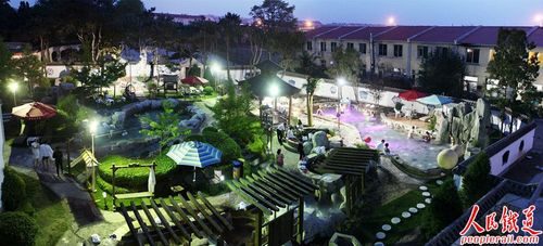 疗养院室外温泉冬季雪景  高锦旭摄