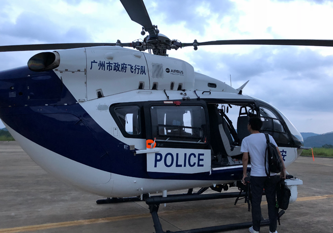 广州市公安局警航支队中秋节夜间巡逻任务开始了.