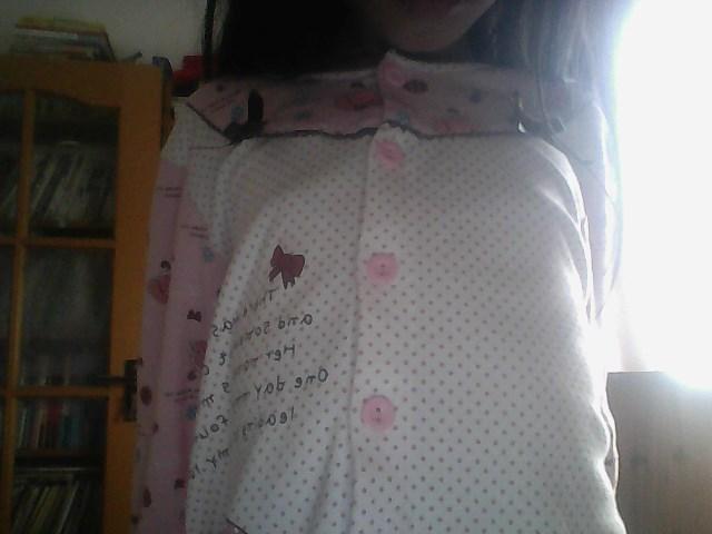 我胸部发育这么大了,要穿小背心吗?(稍后补图)